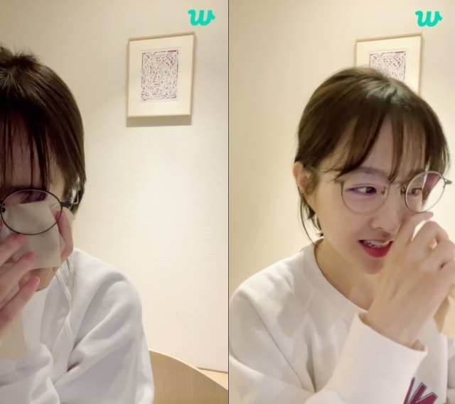 Park Bo Young Breaks Down in Tears as She Reads a Heartfelt Letter During Broadcast