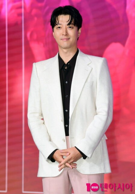 Actor Lee Dong Gun