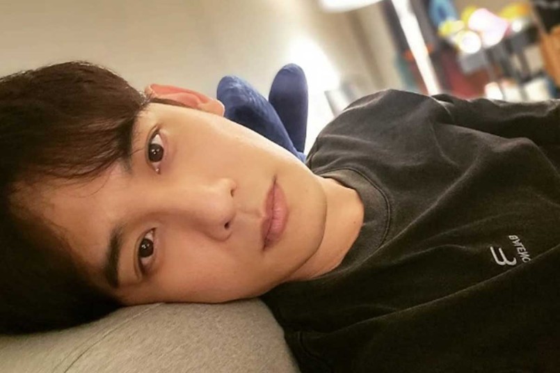 Park ki-Woong mourns his father dead in a sudden accident