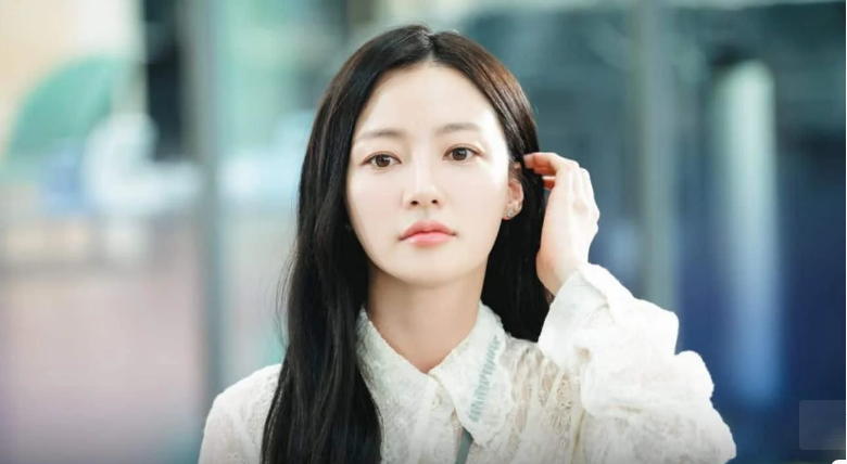 Song Ha-yoon as Su Min