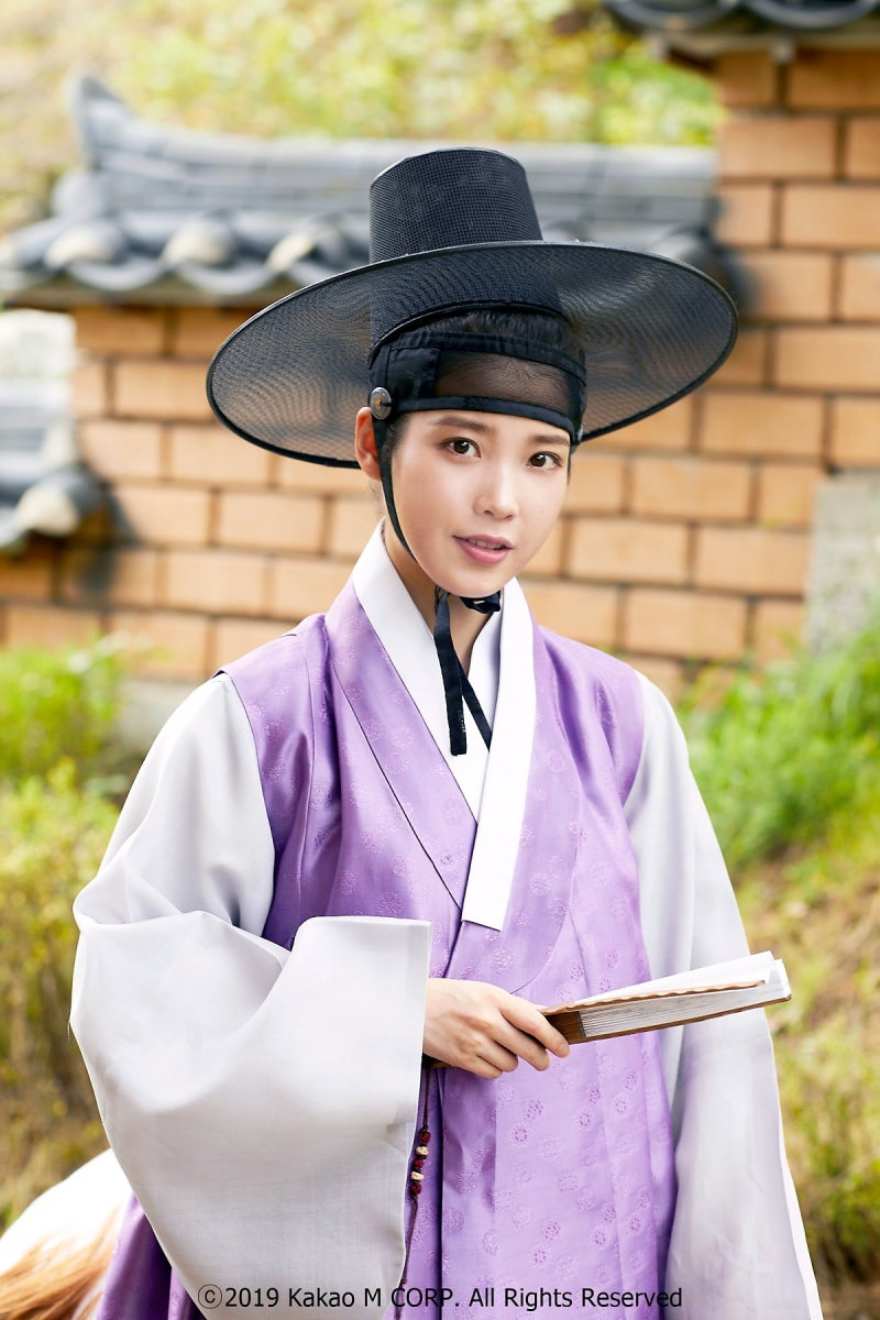 IU CROSSDRESSING