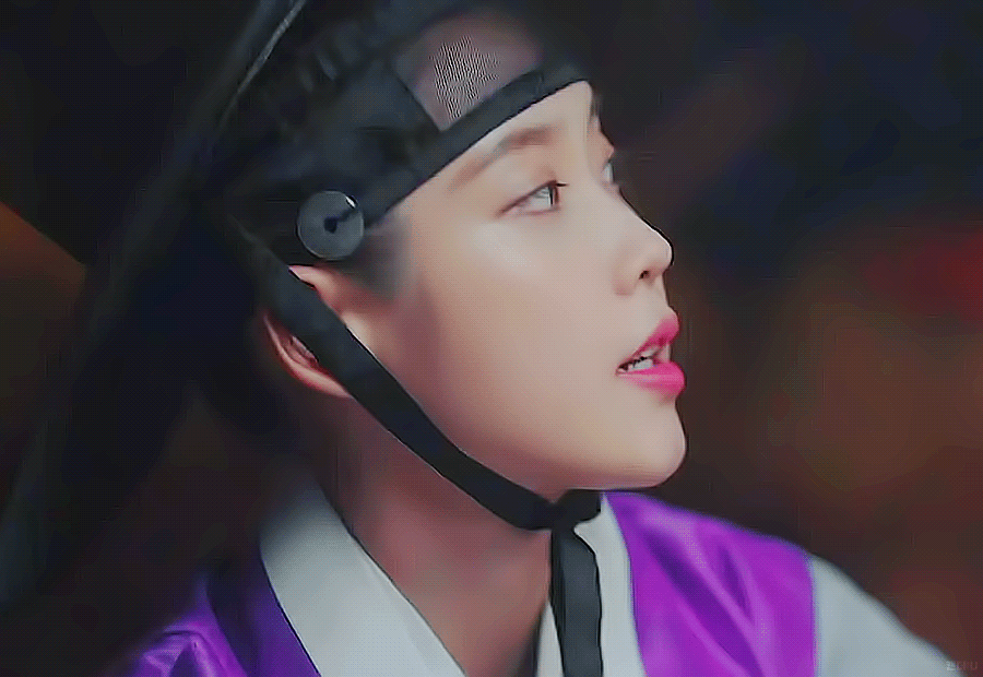 IU CROSSDRESSING