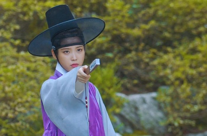 IU CROSSDRESSING