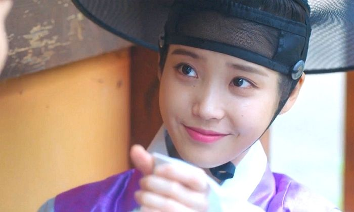 IU CROSSDRESSING