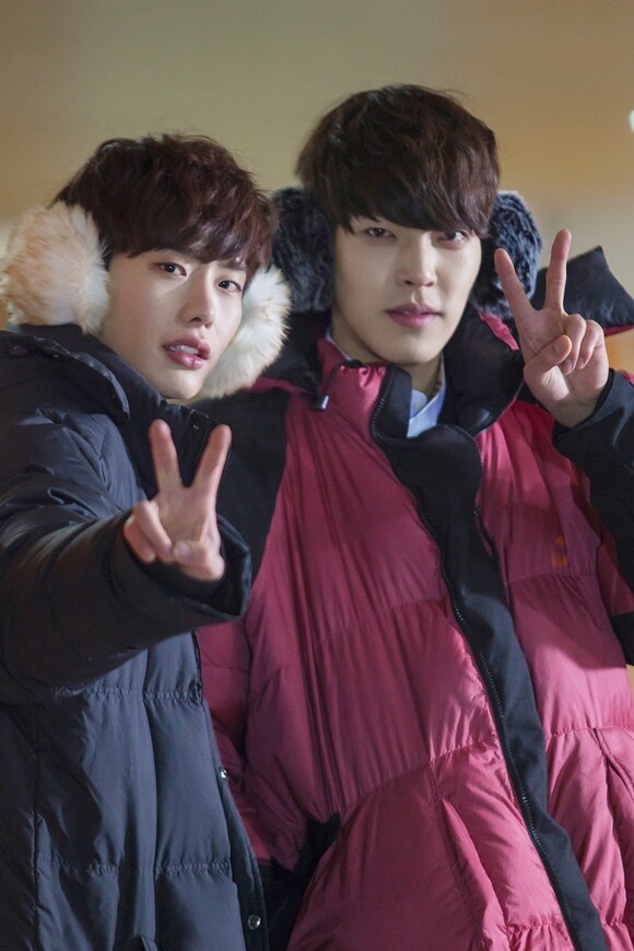Lee Jong-suk and Kim Woo-bin in School 2013 Lee Jong-suk and Kim Woo-bin in School 2013