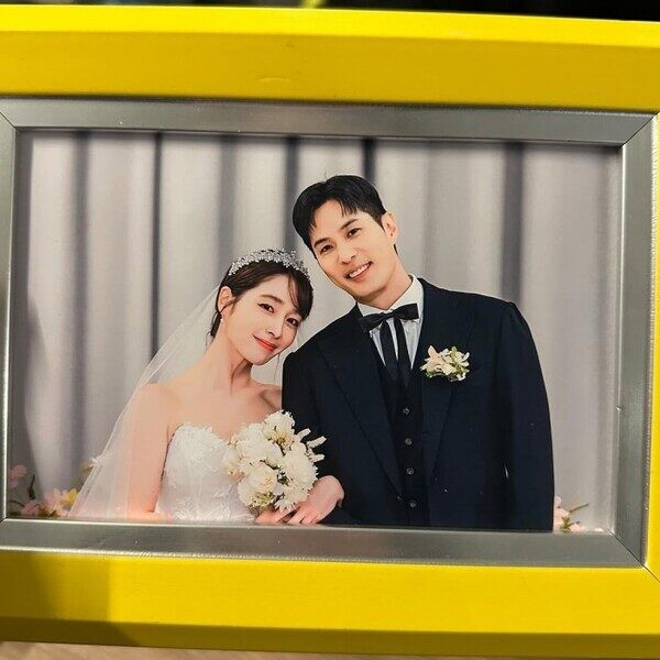 A wedding photo shared by Kim Ji Seok