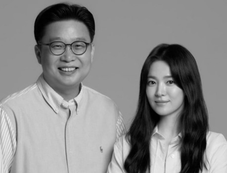 Song Hye Kyo with Professor Seo Kyung Deok