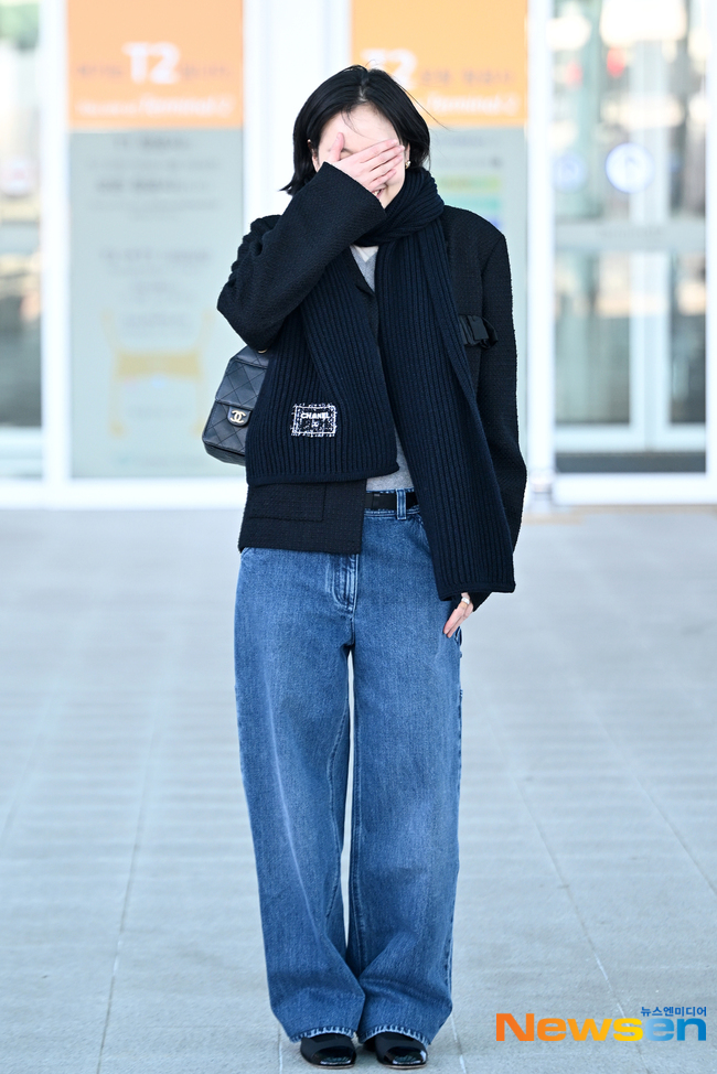 Kim Go Euns Airport Look