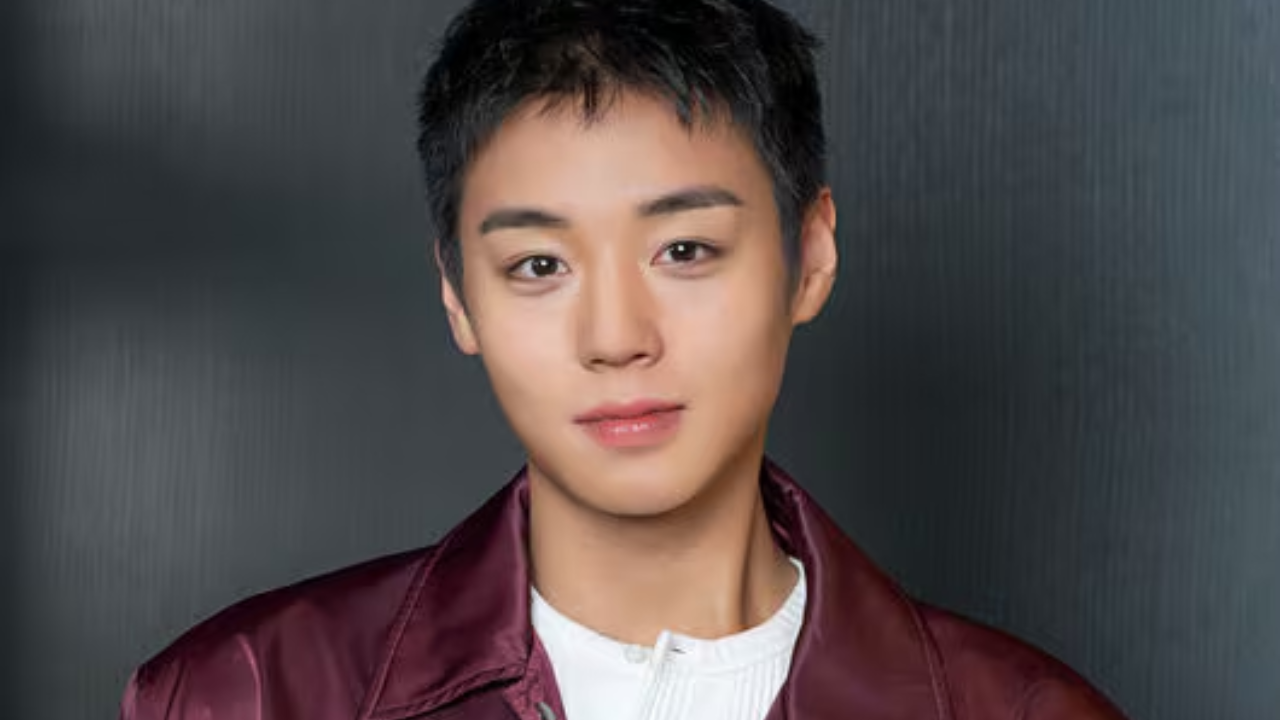'The King's Warden' Star Park Jihoon Steals Hearts at Music Broadcast ...