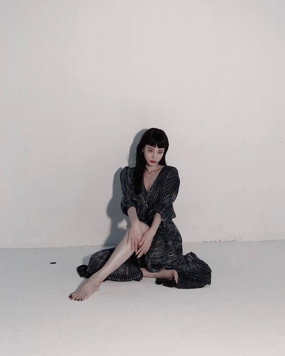 Han Ye Seul, a provocative chic beauty