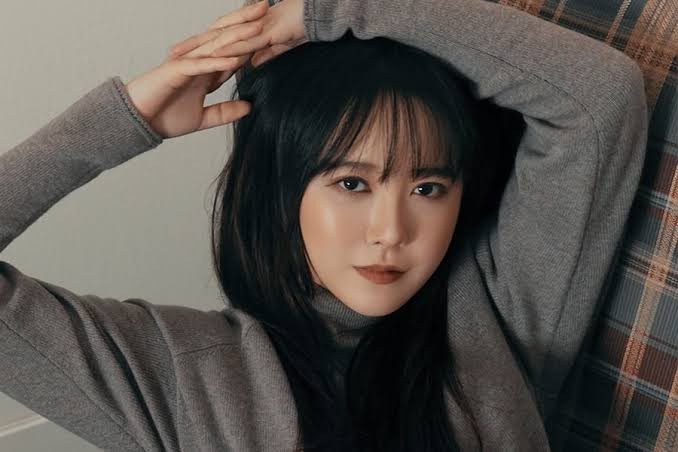 A Fan Proposed To Ku Hye-sun Amidst Ongoing Divorce