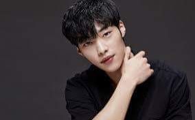 Get to Know 6 More Facts About Popular Actor Woo Do Hwan