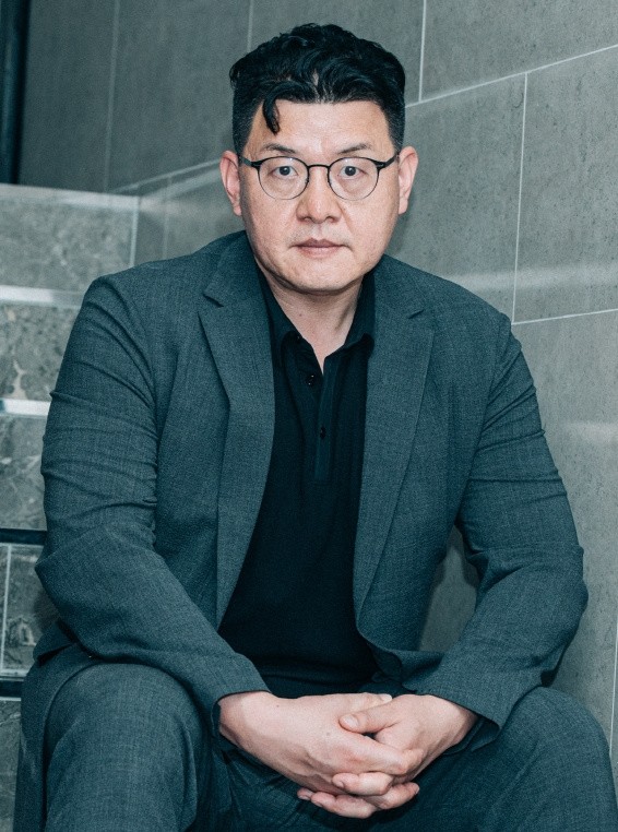 "Steel Rain" Series Director Yang Woo Suk to Make Film Adaptation of "The Ruler of The Land"