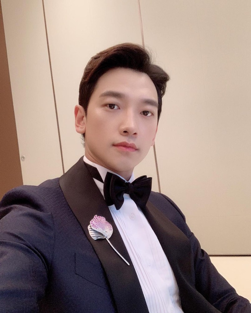 The Handsome Oppas Who Will Make Drool Over Their Monolid Eyes