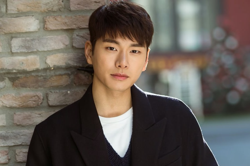 Fans Are Eager To See Lee Yi Kyung In KBS2's Upcoming Drama "Secret Royal Inspector"