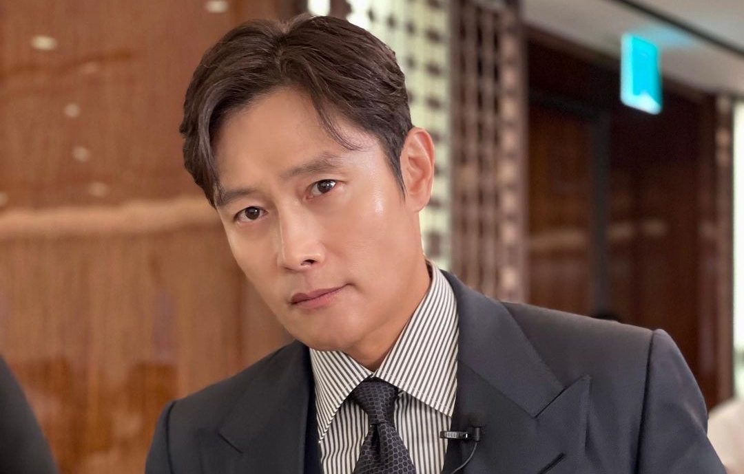 Lee Byung Hun Saves the Day from Tension After Jung Woo Sung’s Apology at the Blue Dragon Film Awards